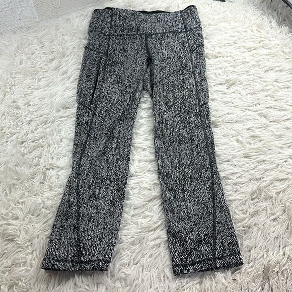 Lululemon Run On Crop (21") Power Luxtreme Irregular Denim Twill Black White - Picture 1 of 7